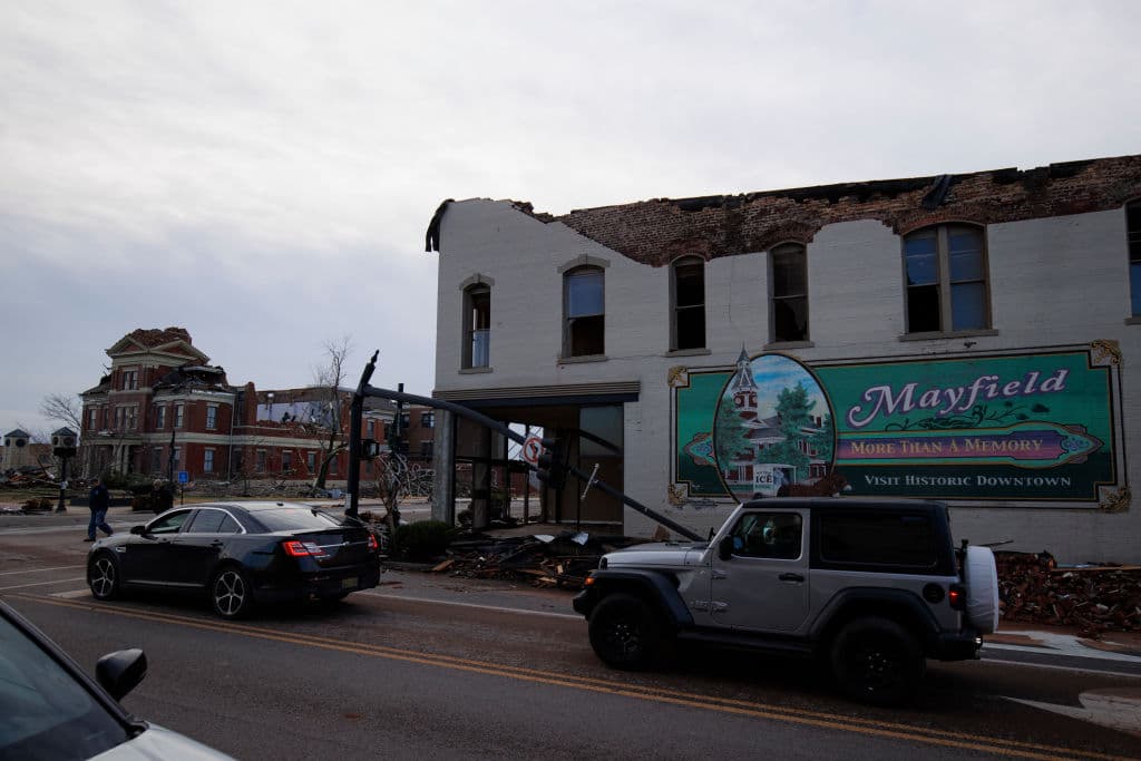 Pero además de Kentucky, otros estados también fueron castigados y reportaron víctimas mortales por varios tornados y tormentas, como Arkansas, Missouri, Tennesse o Illinois.