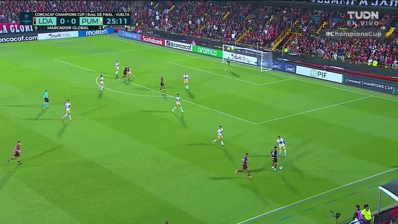 ¡TIRO ATAJADO! disparo por Larry Angulo.