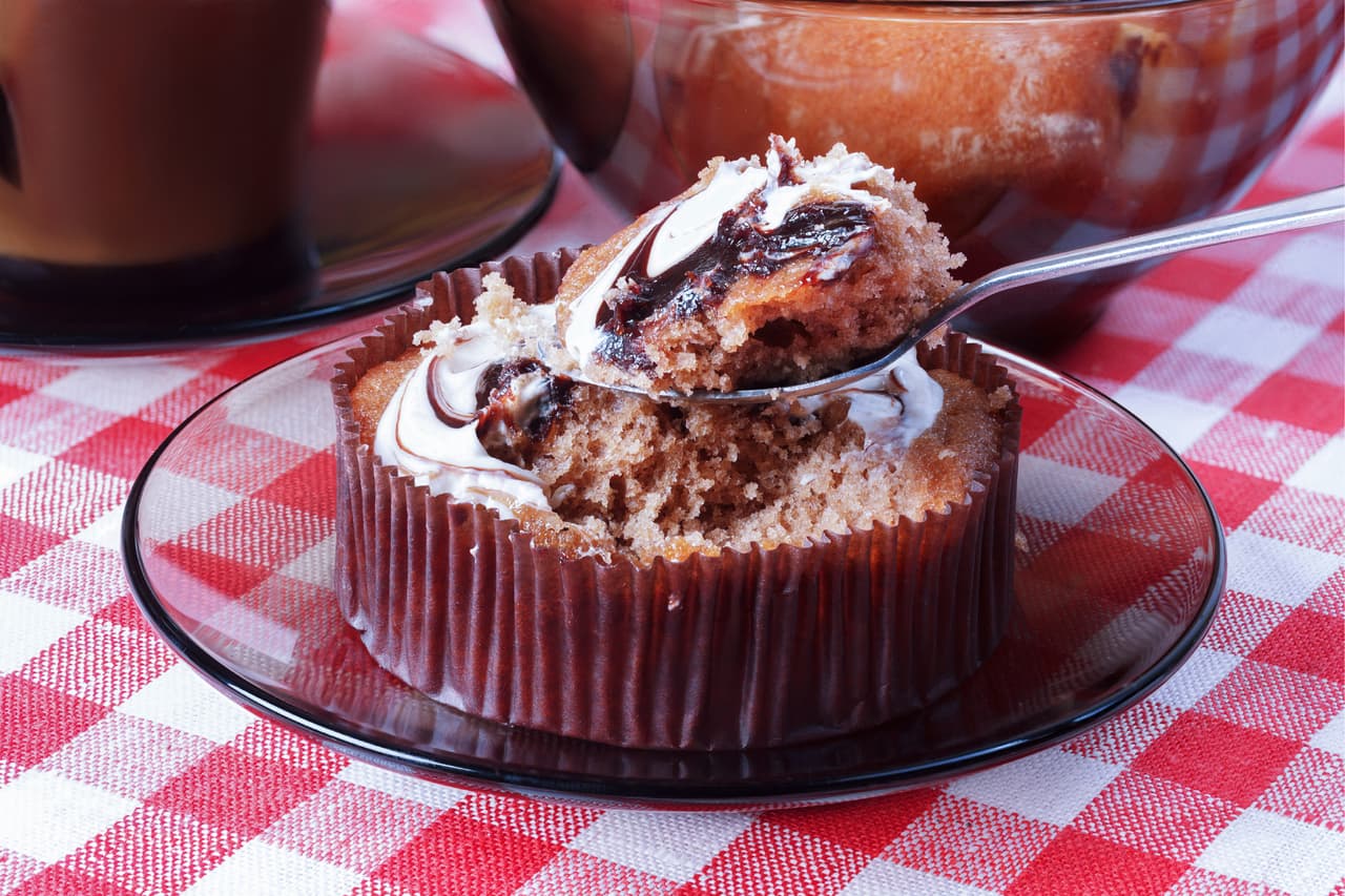 Las avellanas además te ayudan mucho pues contienen ácido fólico, magnesio, calcio y vitamina E. Son ricas en fibra. ¿Padeces de problemas de estreñimiento? Dile adiós con este alimento, también por su aporte calórico, son muy buenas para reducir la fatiga y el cansancio.