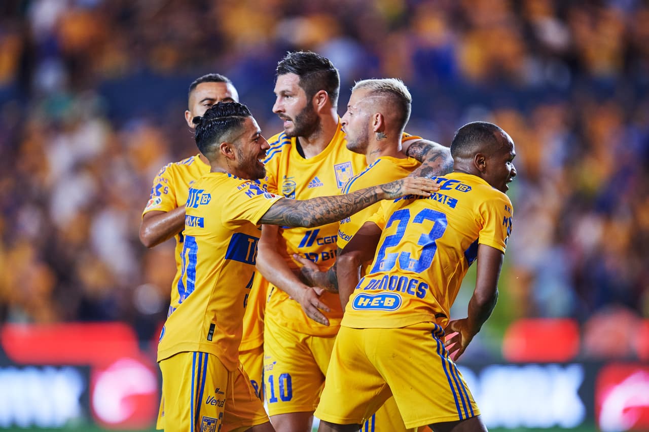 Tigres derrotó 2-0 a Santos y se pune a un punto del líder, Rayados.