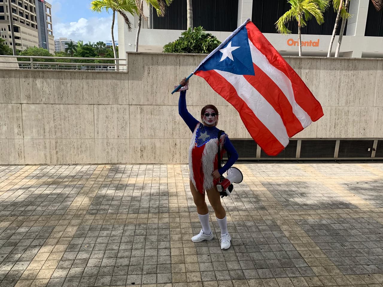Los puertorriqueños marcharon desde la Milla de Oro en Hato Rey hasta el estadio Hiram Bithorn para celebrar la renuncia del gobernador Ricardo Rosselló. La marcha fue impulsada en las redes sociales por René Pérez "Residente". Hasta la celebración llegaron personas de toda la Isla.