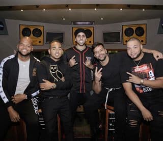 ¿Quién será el intérprete de la música urbana más humilde, el más parrandero, el más culto y el más cómico? 
<b>DJ Luian y los hermanos Édgar </b>y
<b> Xavier Semper</b> (los 'Mambo Kingz'), ganadores del 
<a href="https://www.univision.com/temas/premios-juventud-1">Premio Juventud</a> en la categoría El Productor que Siempre Nombran, se encargaron de acabar con el misterio.