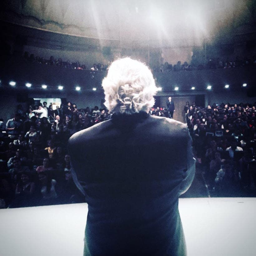 La fama y la soberbia fueron las razones principales que llevaron a Alonso a vivir en un verdadero infierno, pues durante 28 años fue alcohólico y drogadicto.