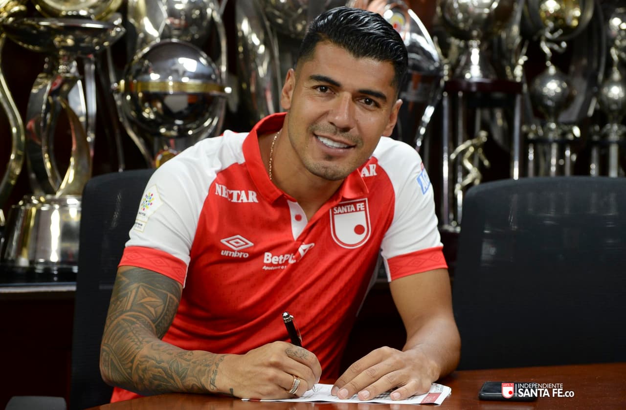 El delantero colombiano Jefferson Duque fue confirmado como nuevo jugador de Santa Fe en su país por lo que liberó su plaza de extranjero en Atlas.