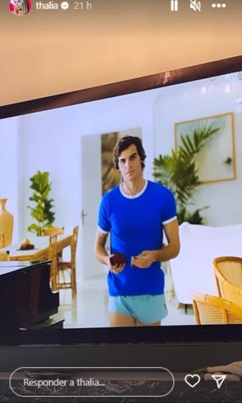 Thalía disfruta la bioserie de Miguel Bosé.