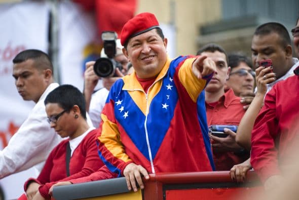 Junio 11- Hugo Chávez presenta su candidatura a las presidenciales por tercera vez. Durante un breve mensaje frente a los integrantes del Consejo Nacional Electoral (CNE), se comprometió a reconocer “ante Venezuela y el mundo” los resultados de las elecciones.