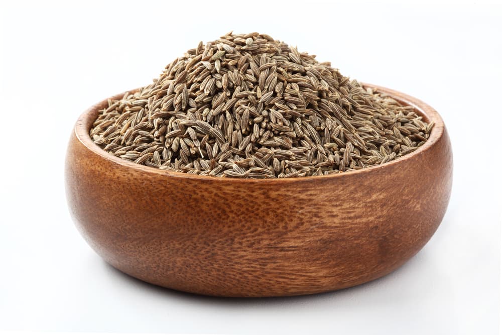 Otros usos esotéricos del comino están relacionados con la protección. En ciertos países de Europa llevaban atado al cuello una bolsita llena de cominos para defenderse de malos espíritus, demonios y brujas.