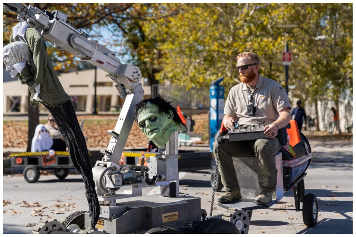 El Departamento de Policía de Salt Lake City advierte que los disfraces de los niños lleven alguna tela que se ilumine en la obscuridad, o banderas para que sean visibles mientras caminan por las calles. Siempre deben caminar sobre las banquetas. Cruzar avenidas en el paso peatonal cuando los automóviles se hayan detenido por completo.