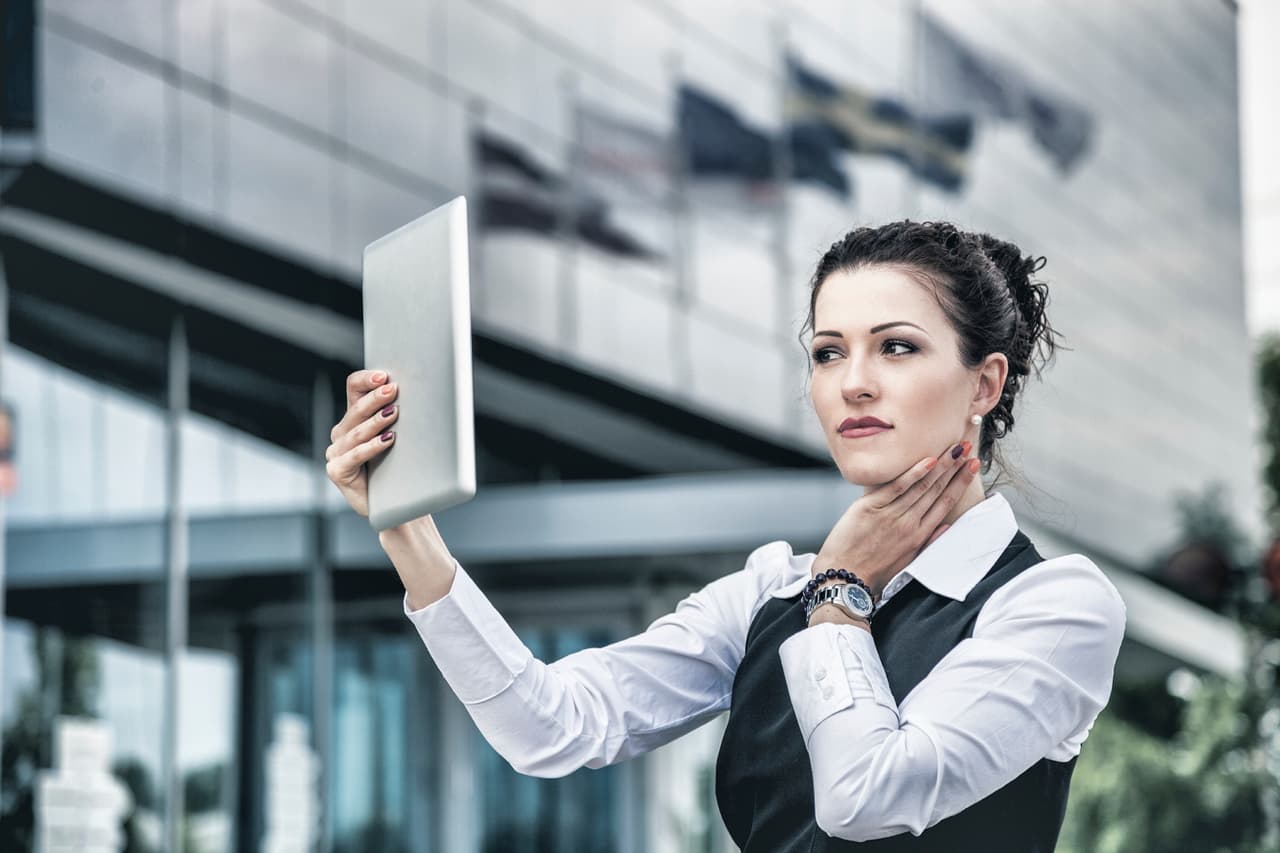 6. Integridad. Los empleadores buscan personas honestas y confiables, capaces de reconocer sus errores, y admitir sus fortalezas y debilidades.