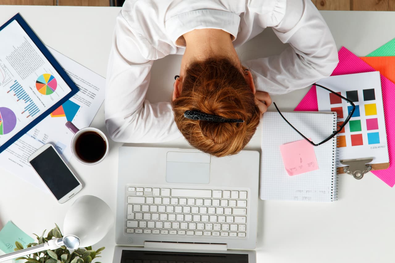 La lealtad también es clave. Sin importar cómo haya terminado tu empleo anterior, evita criticar a tu antigüo jefe u organización.