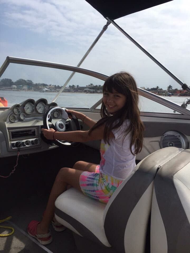 Además de su participación en la telenovela, Montserrat ha aparecido en el programa de televisión 'Como dice el dicho'.