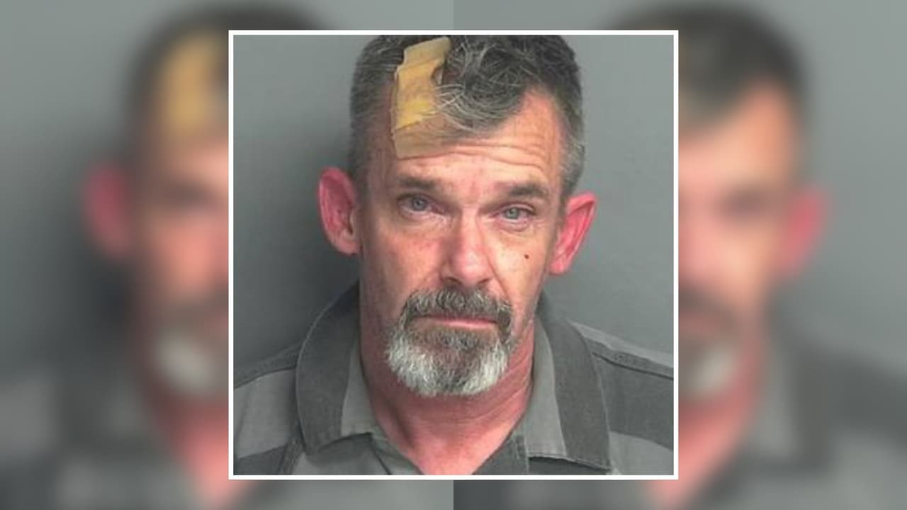 Un hombre es acusado de balear varios vehículos durante un incidente de furia al volante en Texas