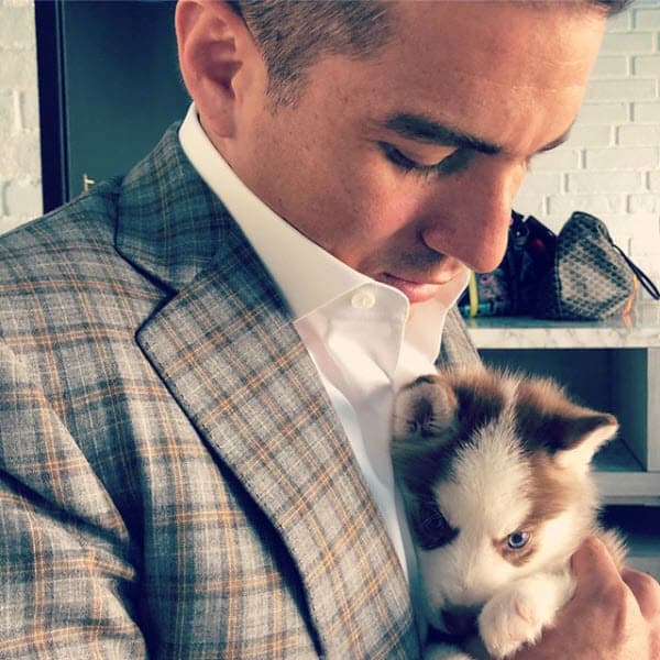 "Sorprendimos al cumpleañero en la oficina @reinaiglesias ¡Feliz cumpleaños Alexis, Claudio, 
<b><a href="https://www.univision.com/shows/pequenos-gigantes/asi-de-grande-luce-mateo-el-hijo-de-galilea-montijo-fotos">Mateo</a></b> y el nuevo bebé! pásala increíble te amo", escribió la también actriz en su cuenta de Instagram, donde compartió las fotografías del festejo.