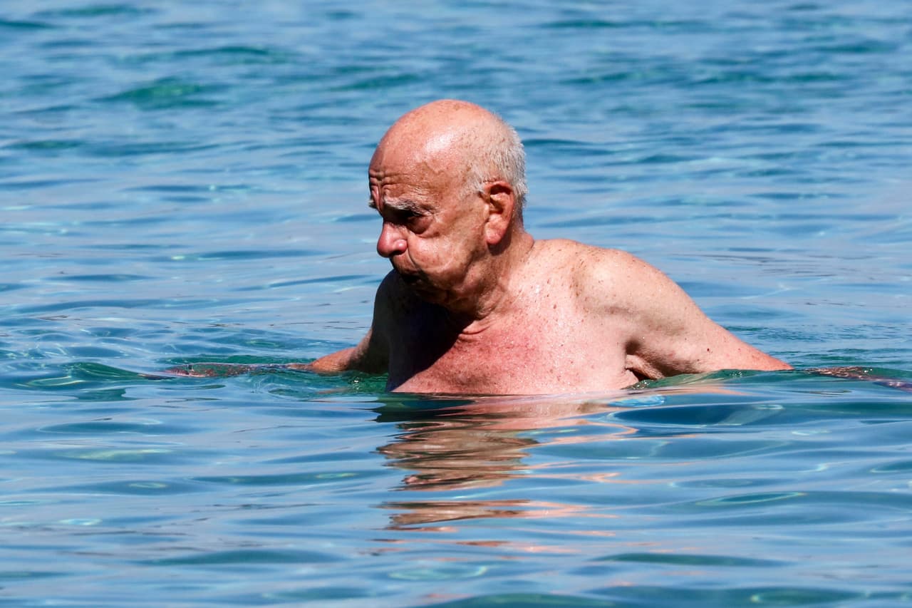 En cambio, como que Rupert sufría un poco en el mar. ¿Estaría fría el agua?