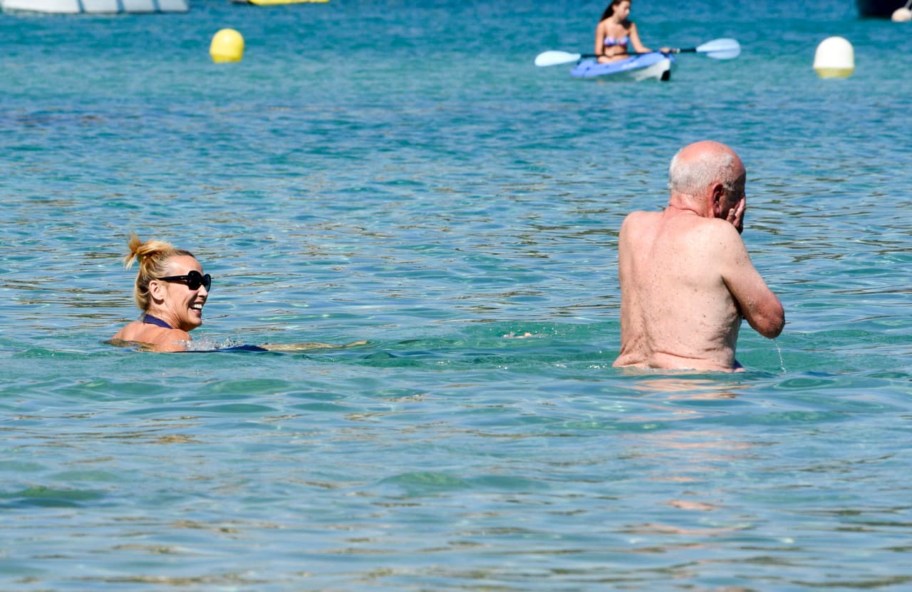 Jerry parecía que se burlaba del contratiempo de su esposito.