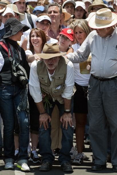 A signar tal acuerdo, el ensayista convocó al presidente Felipe Calderón, a los partidos políticos, el Congreso, las iglesias, sindicatos y empresarios.