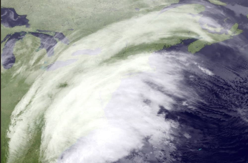 La tormenta, que se extiende por el noreste, se dejará notar por ocho estados. En la mañana del martes, más de 6,000 vuelos habían sido cancelados.