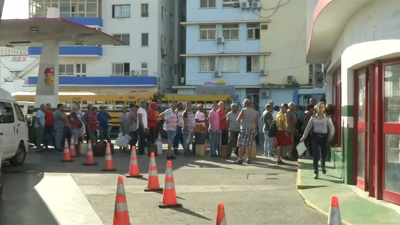 Paquetazo en Cuba: galón de gasolina pasará de 25 a 132 pesos cubanos, también habrá aumento en tarifas eléctricas