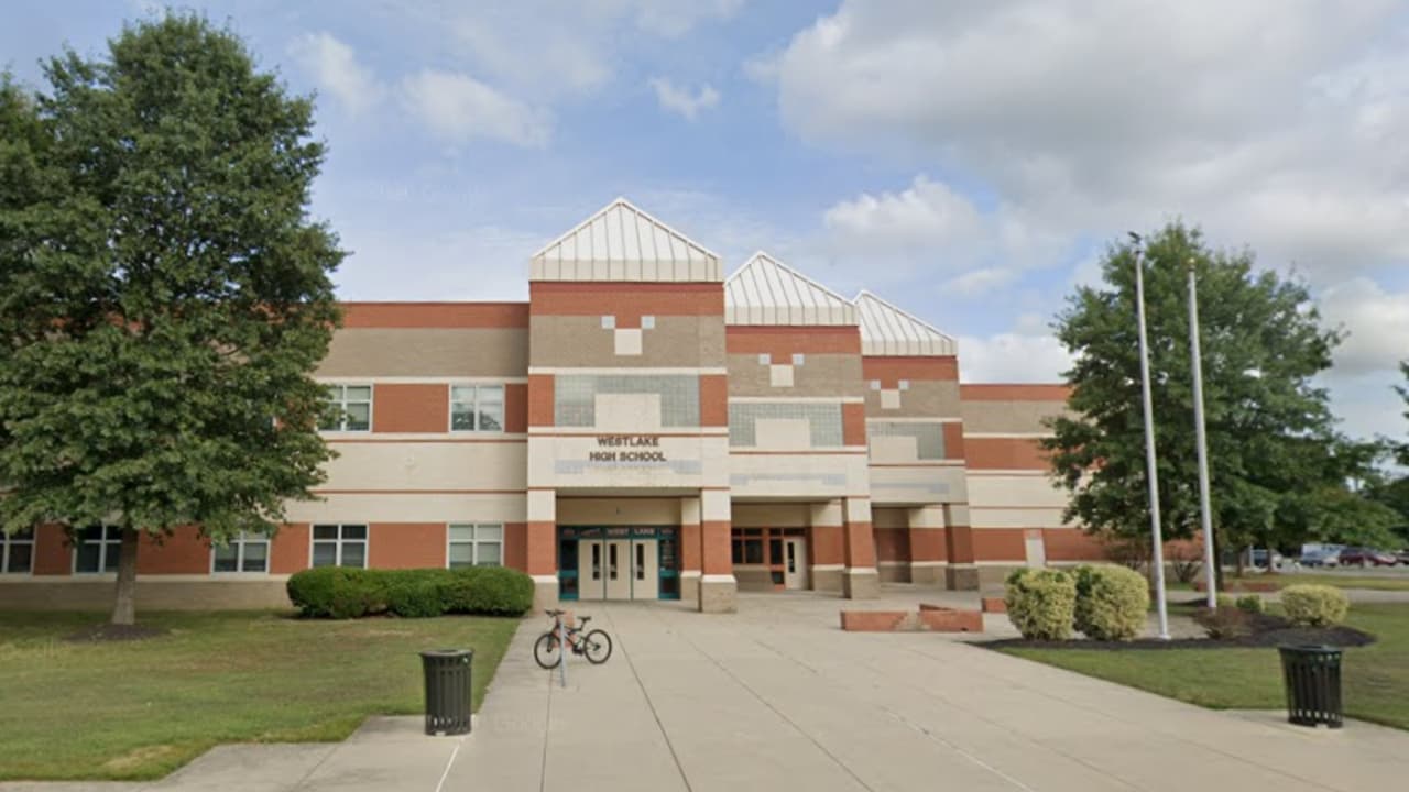 Arrestan a estudiante por llevar un arma cargada a su escuela en Maryland
