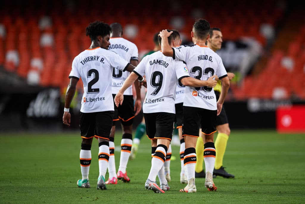 Valencia derrota fácilmente a un ya descendido Espanyol.