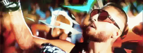 Las calles de Miami fueron la locación perfecta para este video, que tiene una de las coreografías más repetidas del verano.