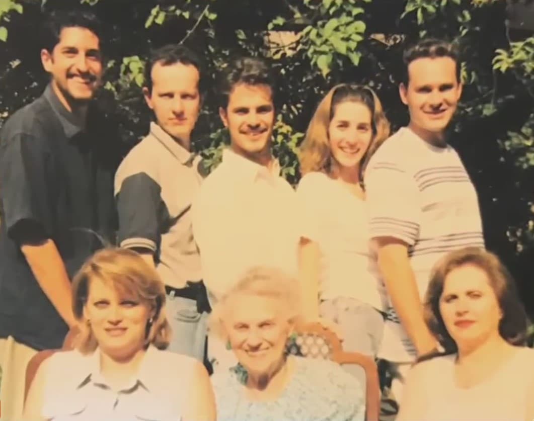 El conductor mexicano habló de los obstáculos que ha superado su mamá desde que llegó sin nada a México, ‘exiliada y perseguida junto con sus abuelos’.
<br>