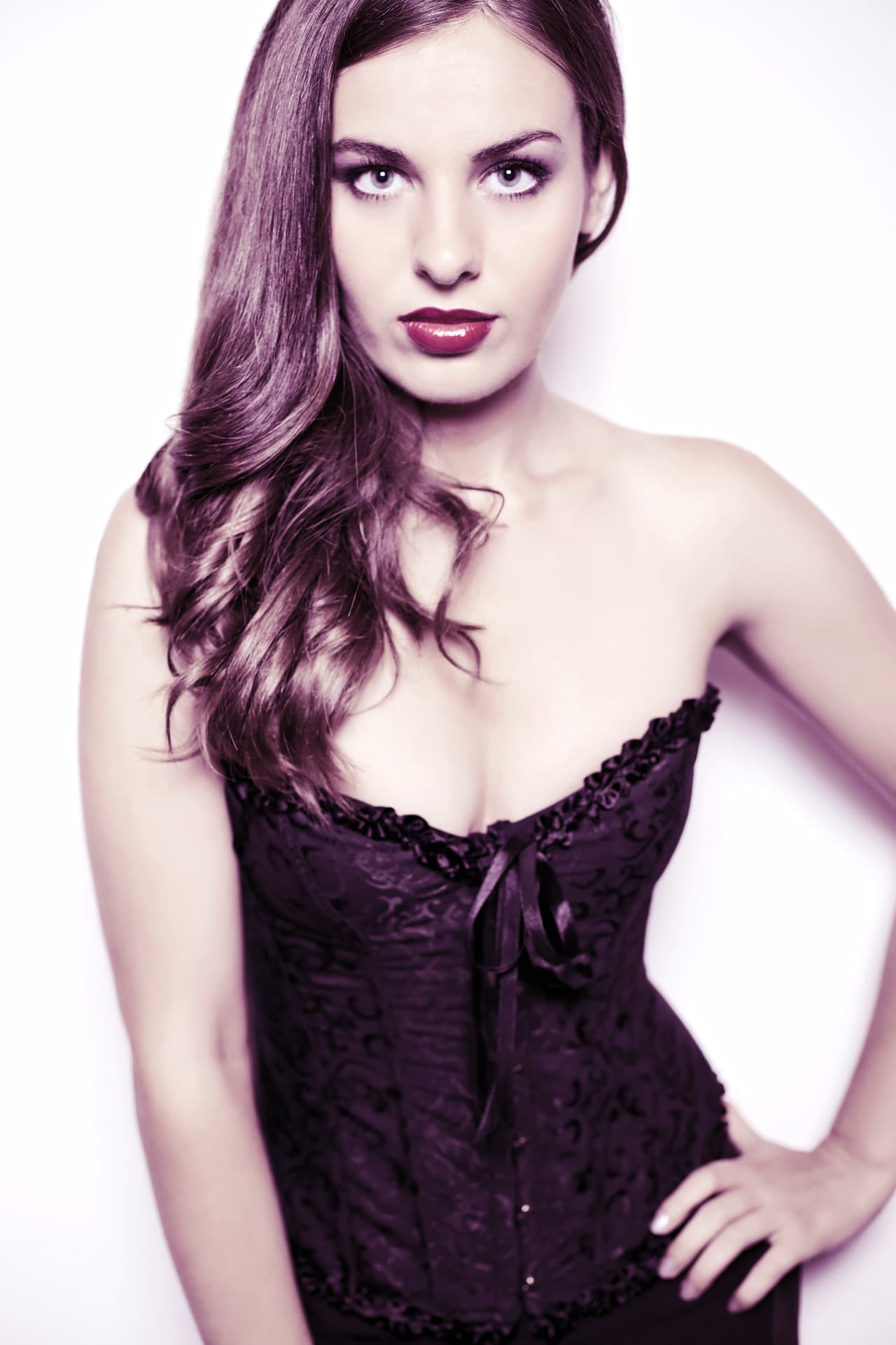 Dicen que la belleza cuesta y eso es justamente lo que te podría suceder si acostumbras moldear tu figura utilizando continuamente una faja.