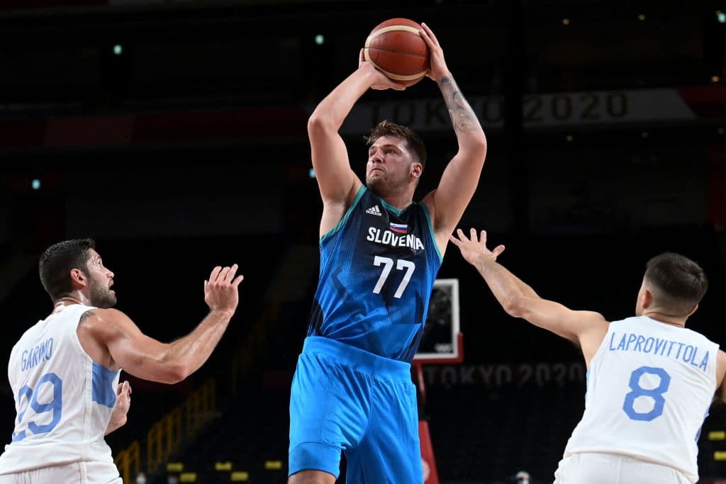 Luka Doncic dio un recital y Eslovaquia superó a Argentina