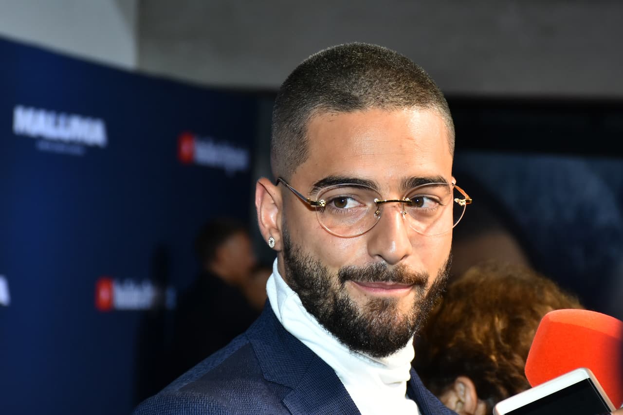 El cantante colombiano se hizo presente en la alfombra roja para dar detalles del estreno del trabajo que detalla su lado más íntimo, pero llamó la atención que al evento llegó solo, sin la compañía de su novia Natalia Barulich.