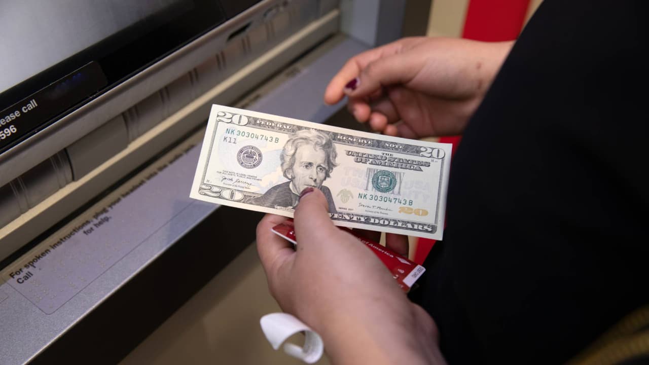 Así roban a adultos mayores en cajeros de Nueva York; suman ya 40 víctimas