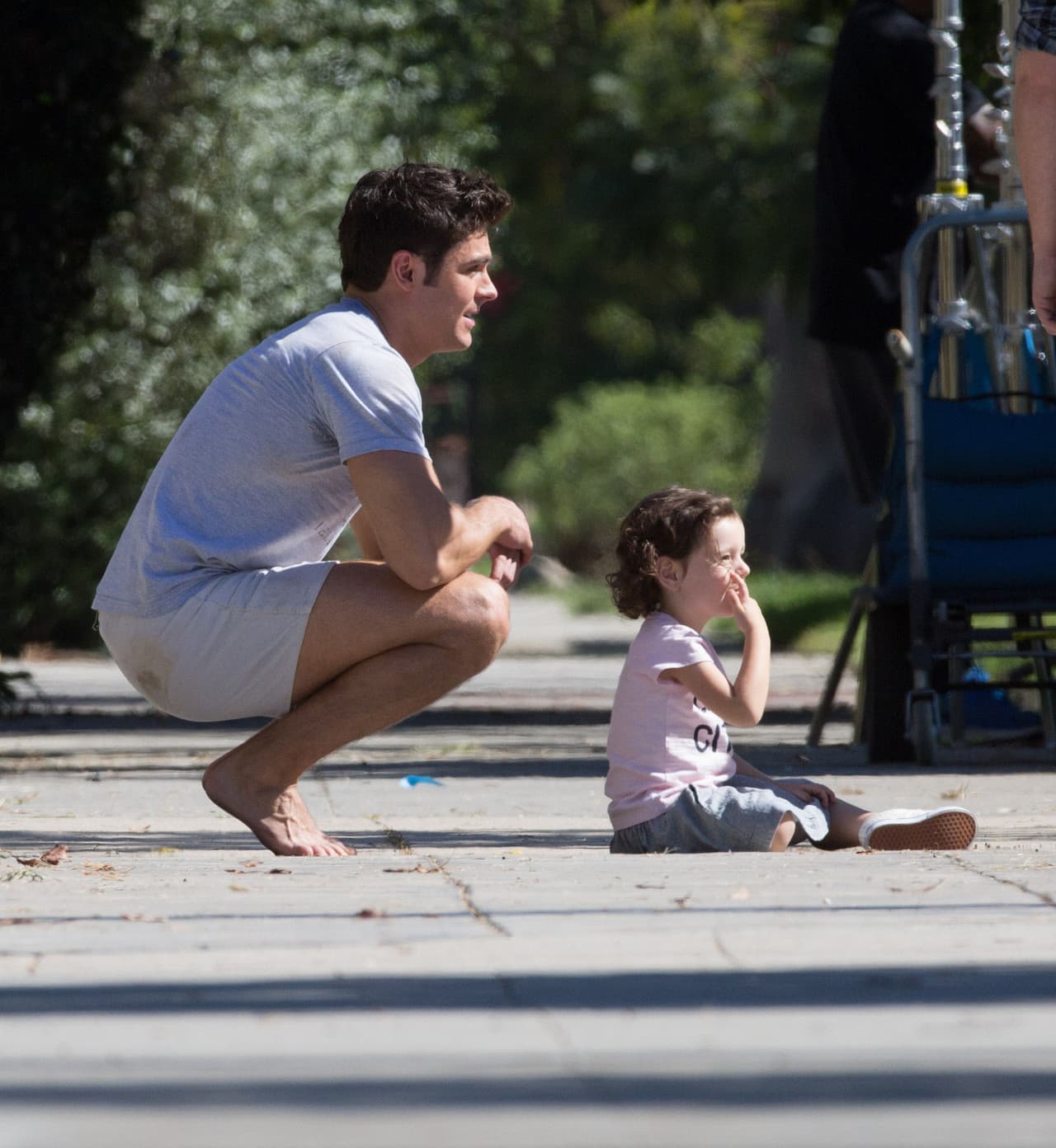 Selena Gomez forma parte de la película como una de las chicas universitarias.