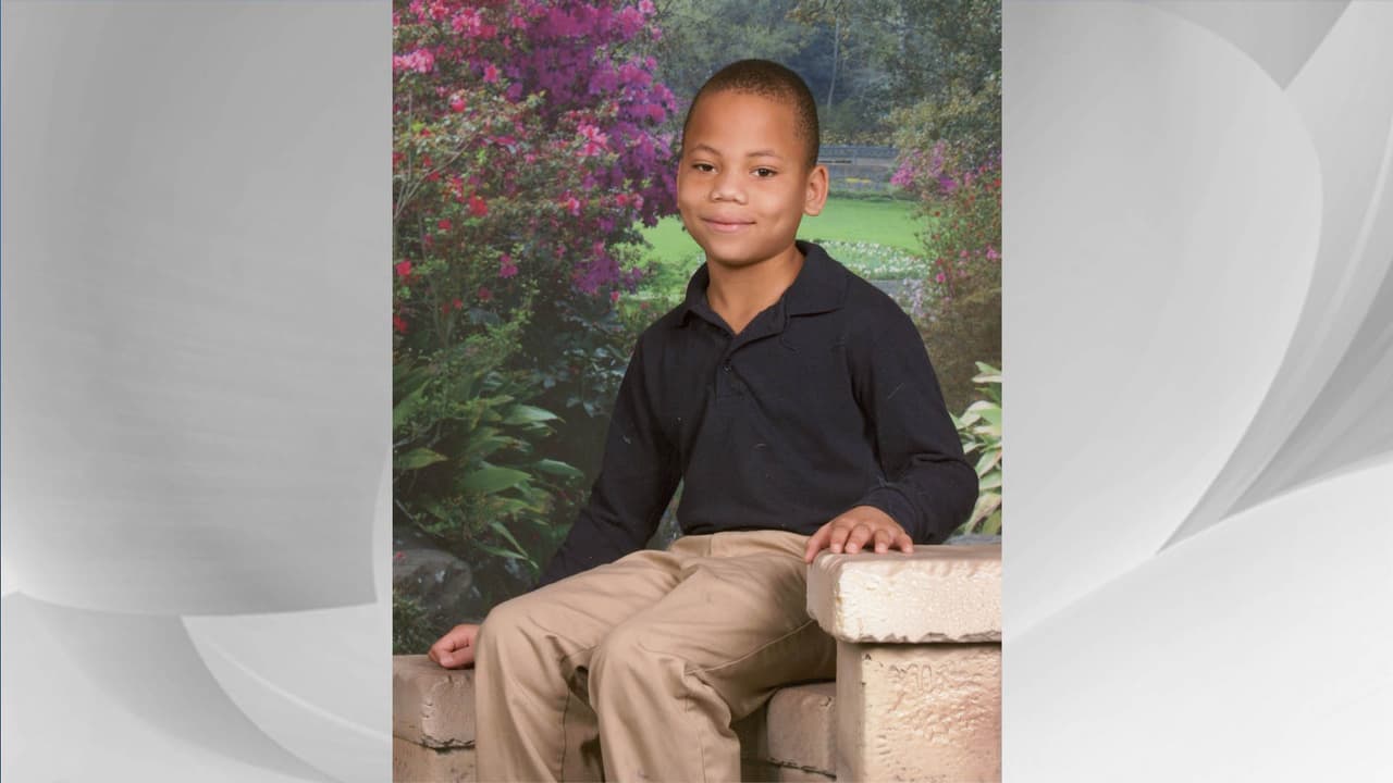 Arrestan a adolescente por tiroteo fuera de escuela de Atlanta que dejó a niño paralizado 