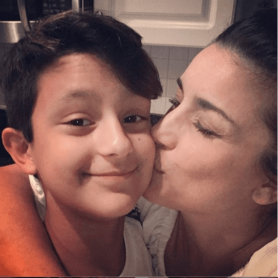 "
<b>Ha venido a este planeta para enseñarme</b>, primero a mí, a ser mejor mamá, enorme mujer, mejor ser humano. Y creo que la elección es invaluable; es una elección de tolerancia, aceptación, apertura, de progreso, porque esto se trata de progreso", expresó.
<br>