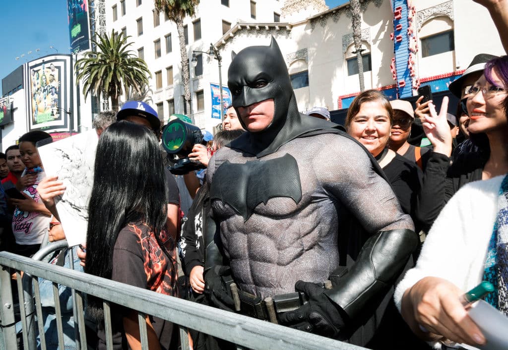 Al hombre murciélago se le dio la estrella número 2,790, ubicada frente al Museo Guinness de los Récords Mundiales de Los Ángeles. Decenas de seguidores lo acompañaron a la develación. 
<br>