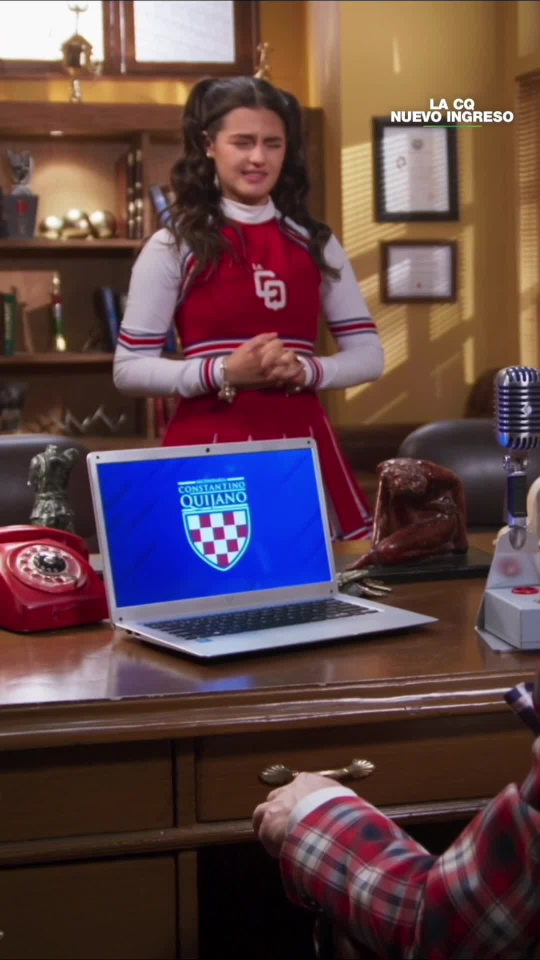 ¡El Dire Pinto LE REGRESA SU BECA A SOFI y baila de la emoción!