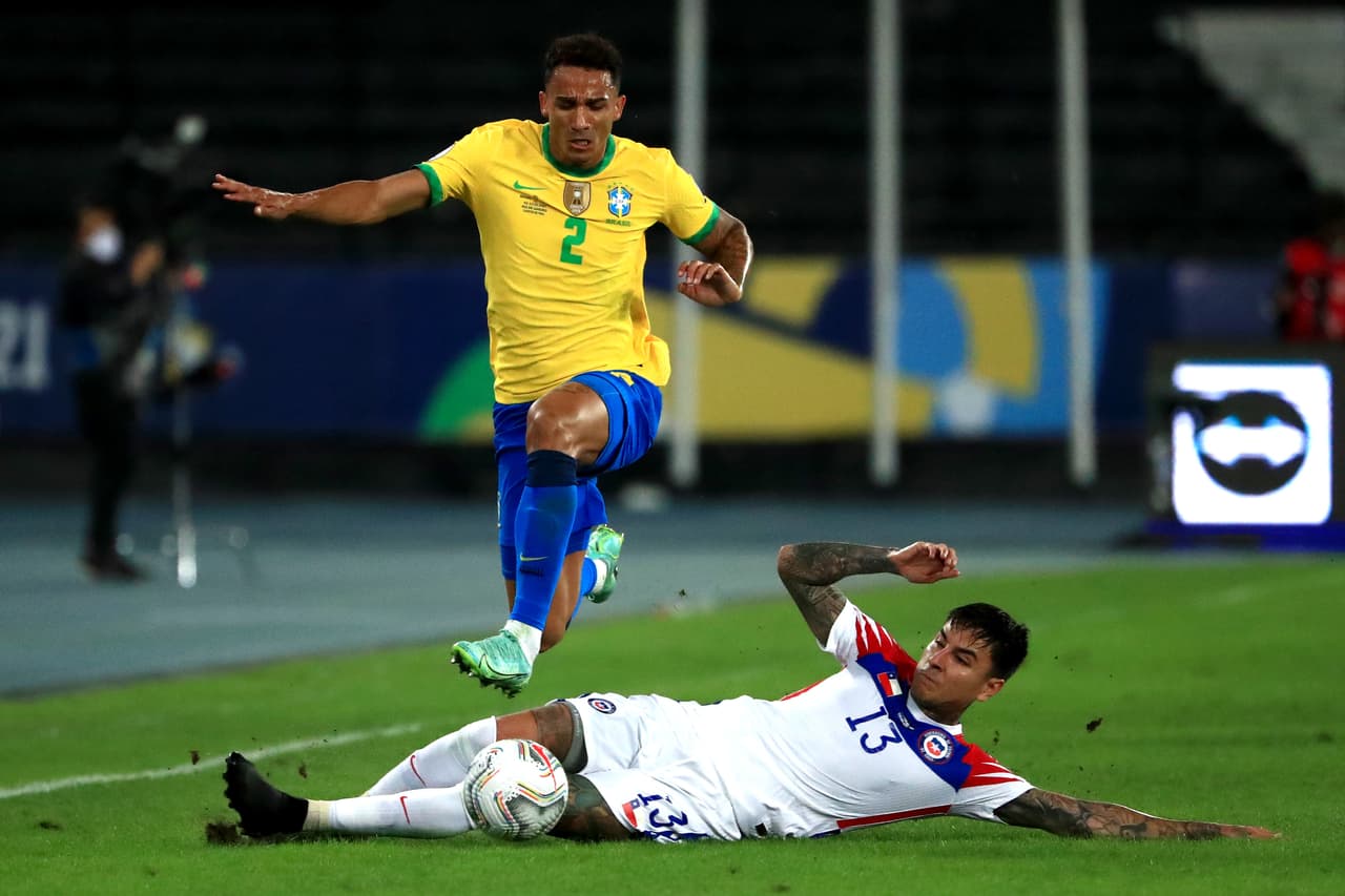 Después de los primeros 10 minutos, el partido mostró su verdadera cara: un Brasil con el balón, pero un Chile mucho más peligroso.