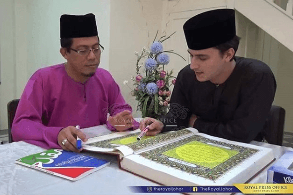 Convencido de su amor por la princesa de Malasia, Dennis Verbaas eligió cambiar de nombre para así poder casarse con la princesa.