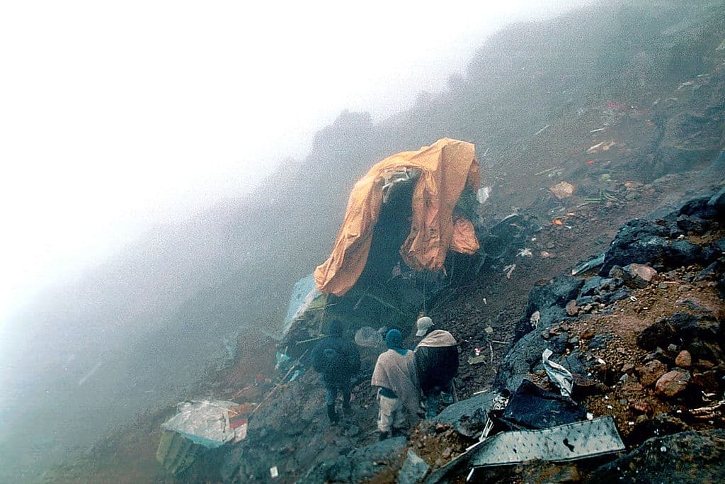 15. El narcotraficante Pablo Escobar es declarado culpable de una bomba en el vuelo 203 de Avianca, en Bogotá, Colombia.