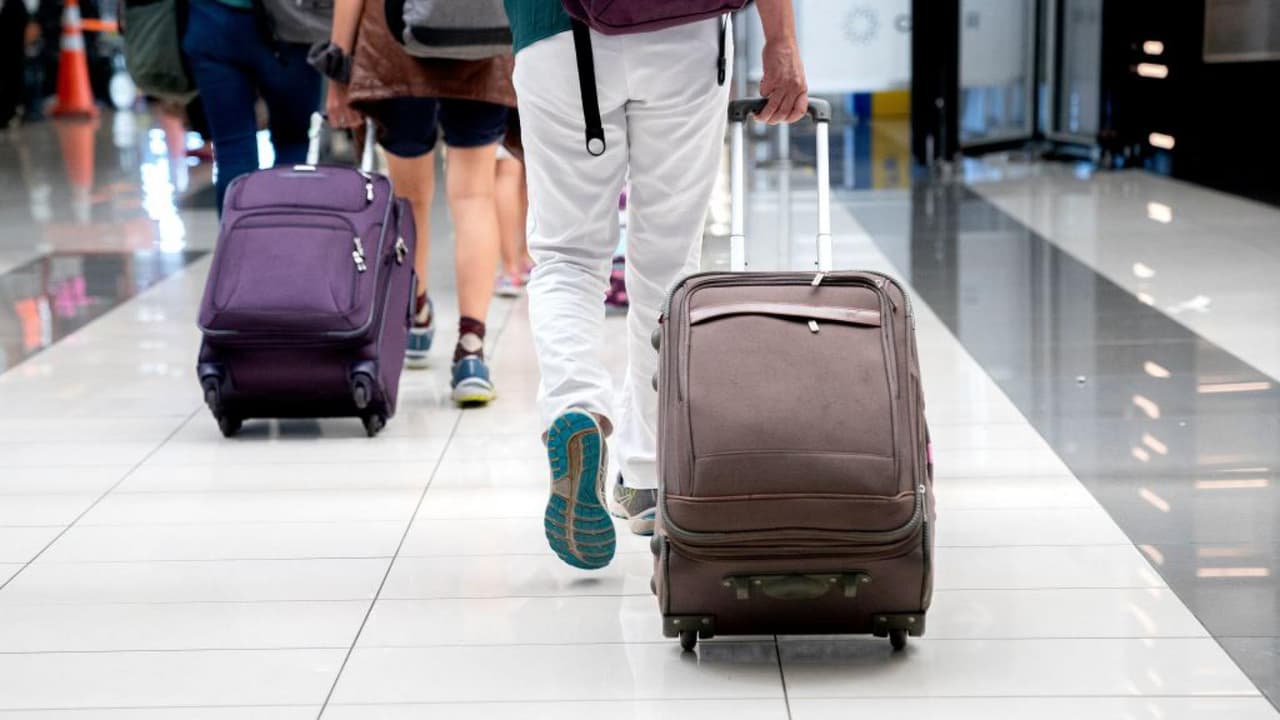 Tras el paso de la tormenta tropical Nicole, Aeropuerto Internacional de Orlando retoma operaciones
