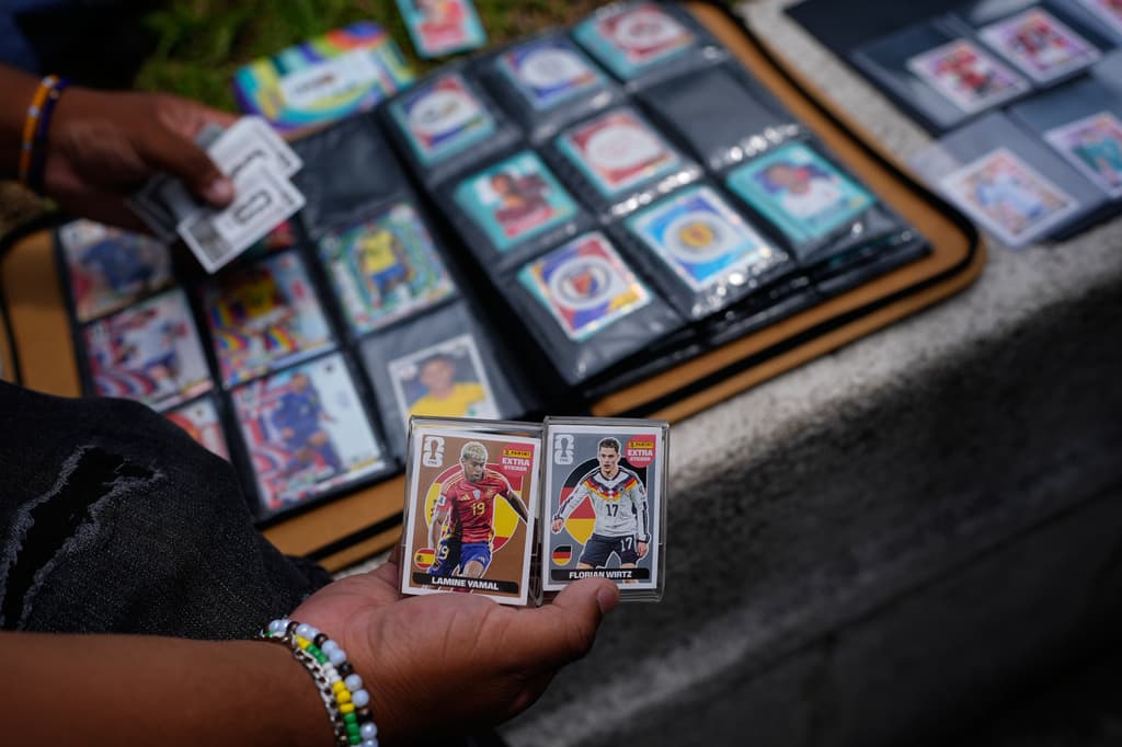 De NY a California: Panini desata locura mundial por álbum de futbol