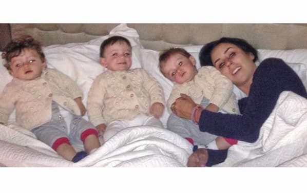 Inés suele compartir en sus redes instantáneas de sus hijos. En ésta aparece en compañía de sus trillizos Javier, Diego y Bruno.