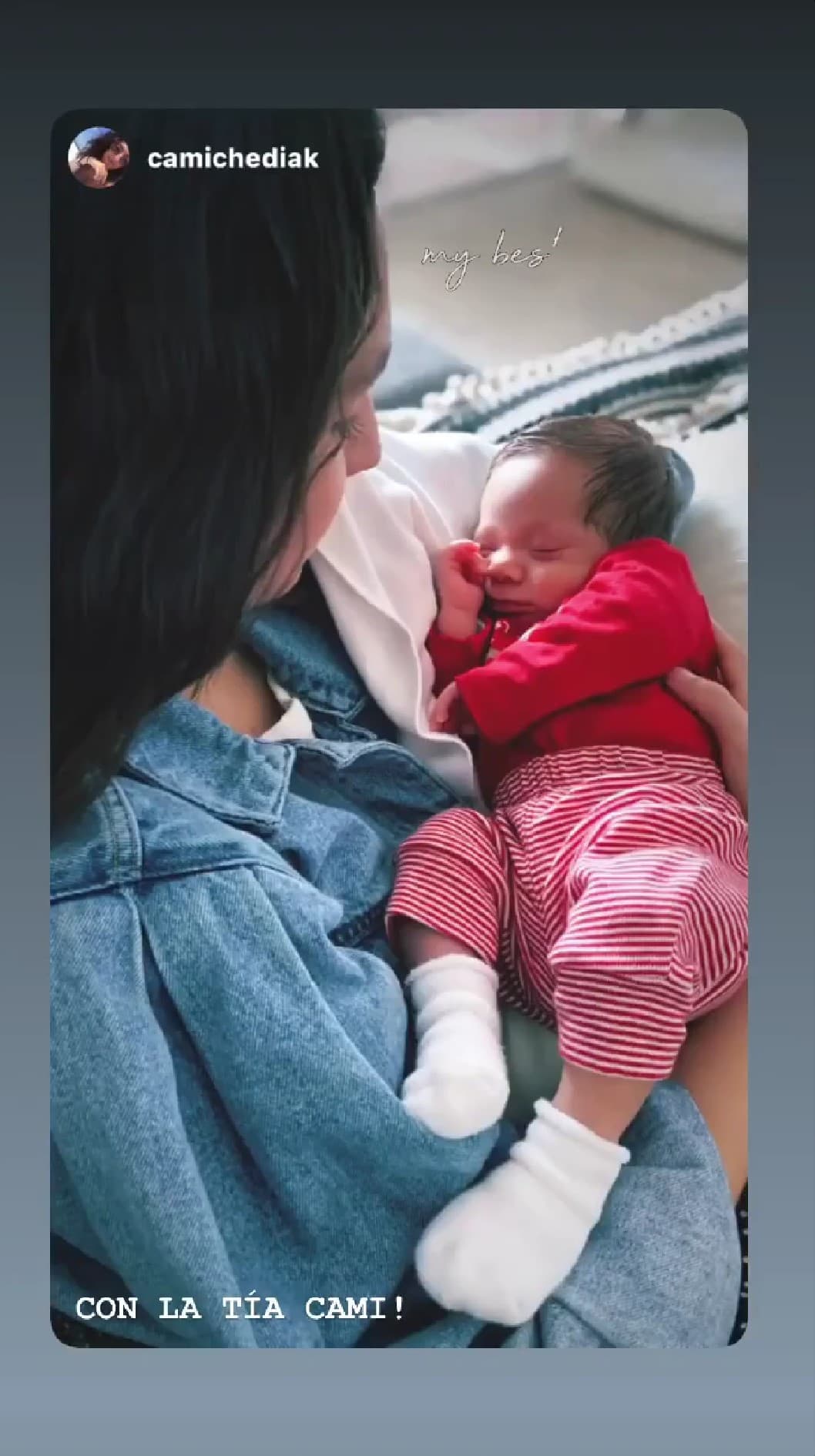 Una de estas personas especiales es la hermana menor de la experta en moda de Despierta América, quien estuvo presente durante la sesión navideña.