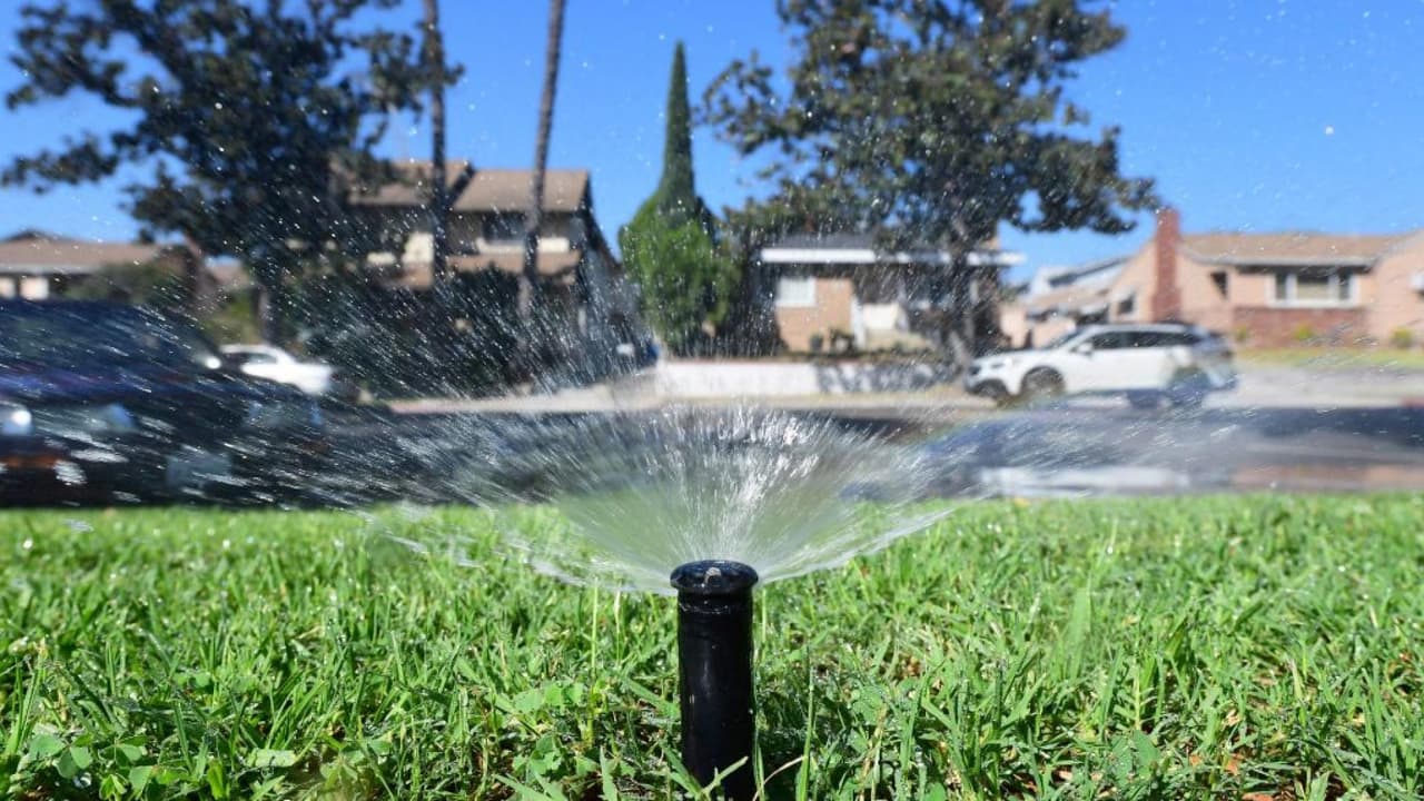 Estas son las multas que puedes enfrentar por exceder el límite del consumo de agua en Los Ángeles