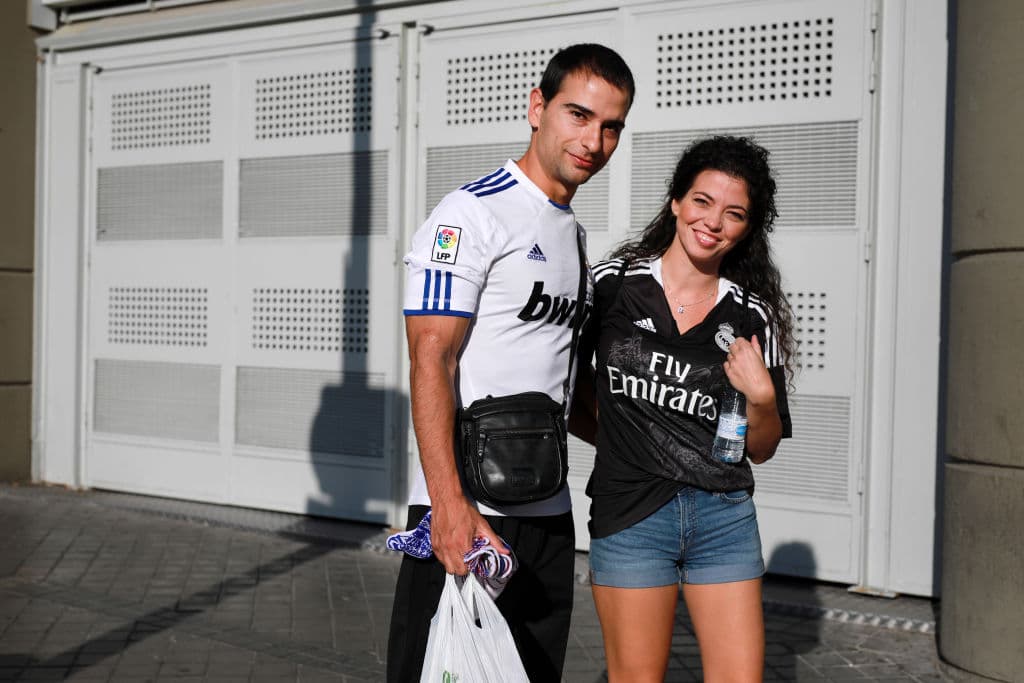 Las calles de la capital española le dieron la bienvenida a la fiesta de la Champions League en medio del partido de Real Madrid contra Roma en el G del torneo.