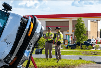 La Patrulla de Carreteras de Florida ya está investigando el accidente. La carretera fue cerrada y esto provocó una enorme fila de autos. 
<br>