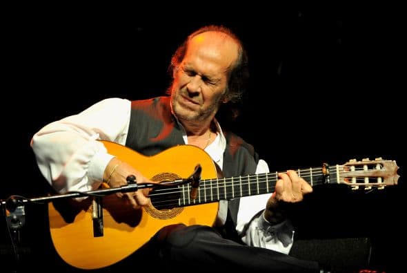 El famoso guitarrista Paco de Lucía murió el 25 de febrero del 2014 a causa de un infarto en Cancún, México.
