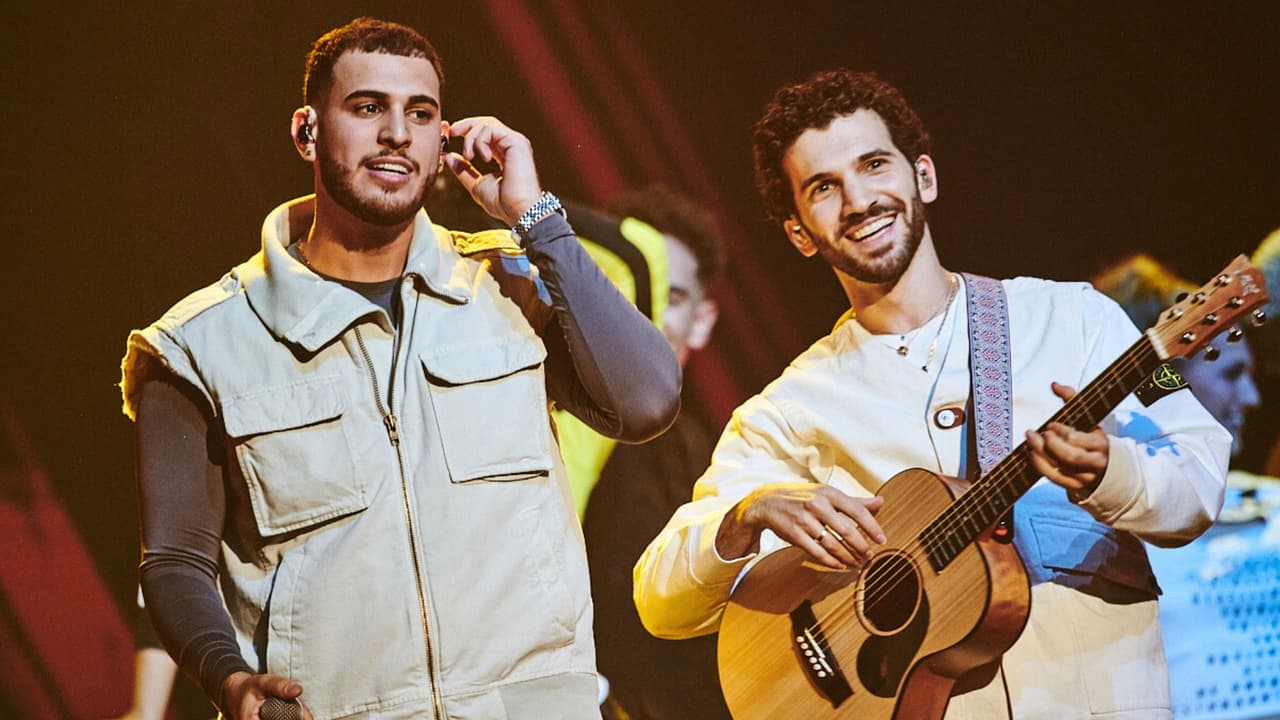 Alleh y Yorghaki se adueñan de Premios Juventud con la fusión musical de 'Capaz (Merenguetón)'
