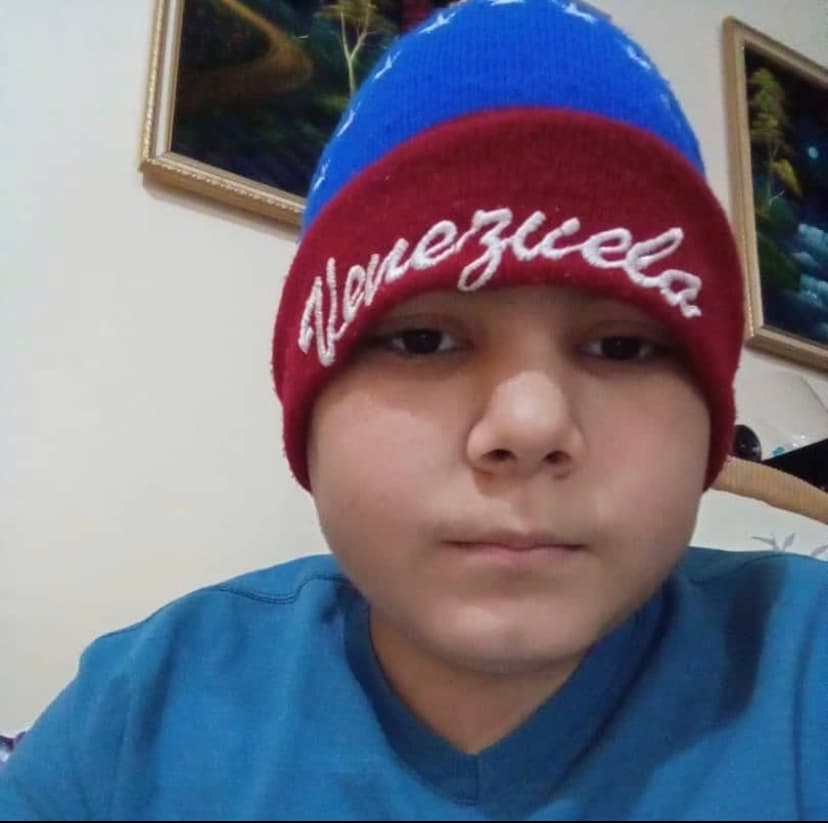 La desesperada madre de Adrián agradece de antemano a toda la gente que sabe que le dará una mano.
<b>“Les doy miles de bendiciones y les estaré agradecida siempre”,</b> asevera. Una campaña en GoFundMe
<a href="https://es.gofundme.com/f/4nac2-ayuda-para-adrian-abreu" target="_blank">se ha abierto para ayudar a recolectar el dinero</a> necesario para ayudar a que Adrián pueda volver a vivir su vida plena.
<br>