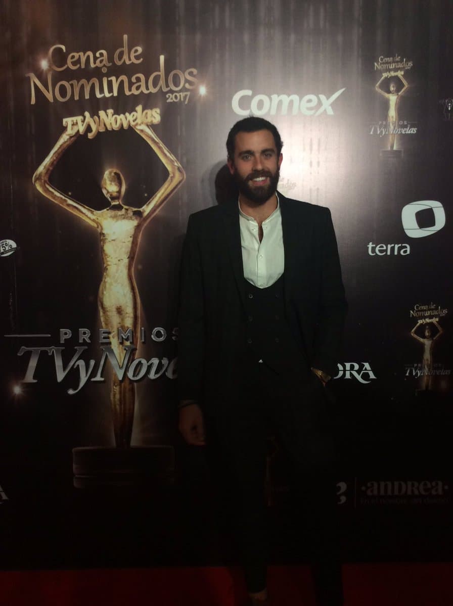 <b><a href="http://www.univision.com/temas/jose-pablo-minor">José Pablo Minor</a></b>, un guapo que no se quiso perder la cena de nominados, y aprovechó para saludar los amigos que ha hecho en los foros de televisión.