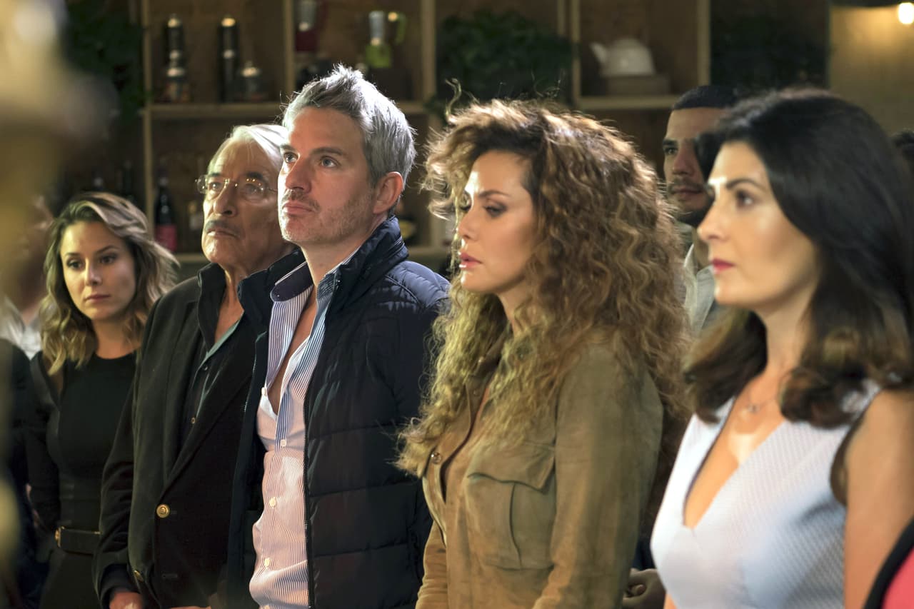 Grandes actores del mundo de las telenovelas como 
<b><a href="http://www.univision.com/temas/sabine-moussier">Sabine Moussier</a>, <a href="http://www.univision.com/temas/ramiro-fumazoni">Ramiro Fumazoni</a>, <a href="http://www.univision.com/temas/enrique-rocha">Enrique Rocha</a></b> y 
<b>Ale García</b>, también conforman parte de 'Me declaro culpable'.